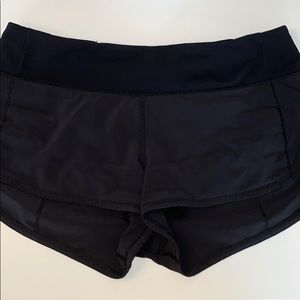 LULULEMON size 6 speed up shorts 2.5”